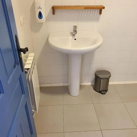 Albergue Villares De Orbigo 호스텔 *