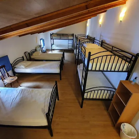 Albergue Villares De Orbigo Vandrarhem