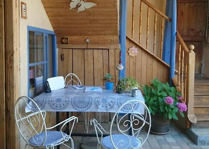 Albergue Villares De Orbigo Hostel