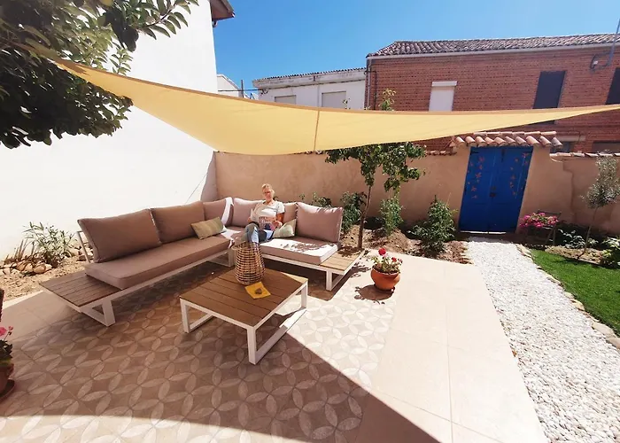 Albergue Villares De Orbigo Hostel *