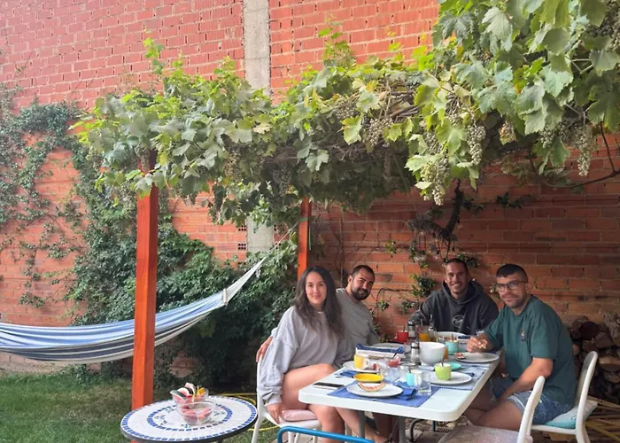 Hostel Albergue Villares De Orbigo *